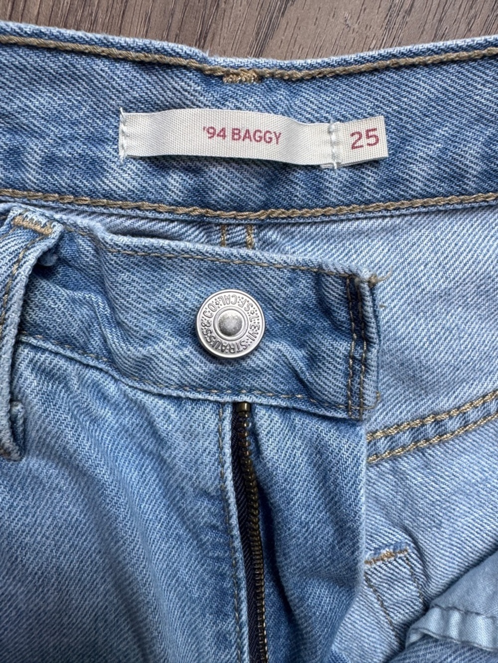 Levi Strauss & Co '94 Baggy Light Wash Distressed Jeans - Size 25x31 - Picture 8 of 13